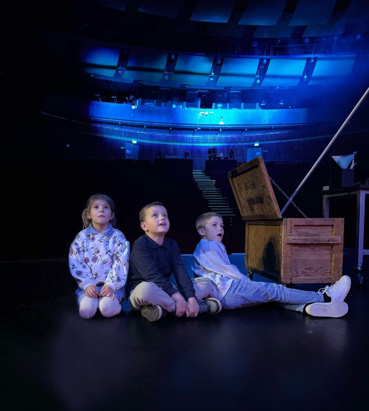 familjevisning-726x808-250811